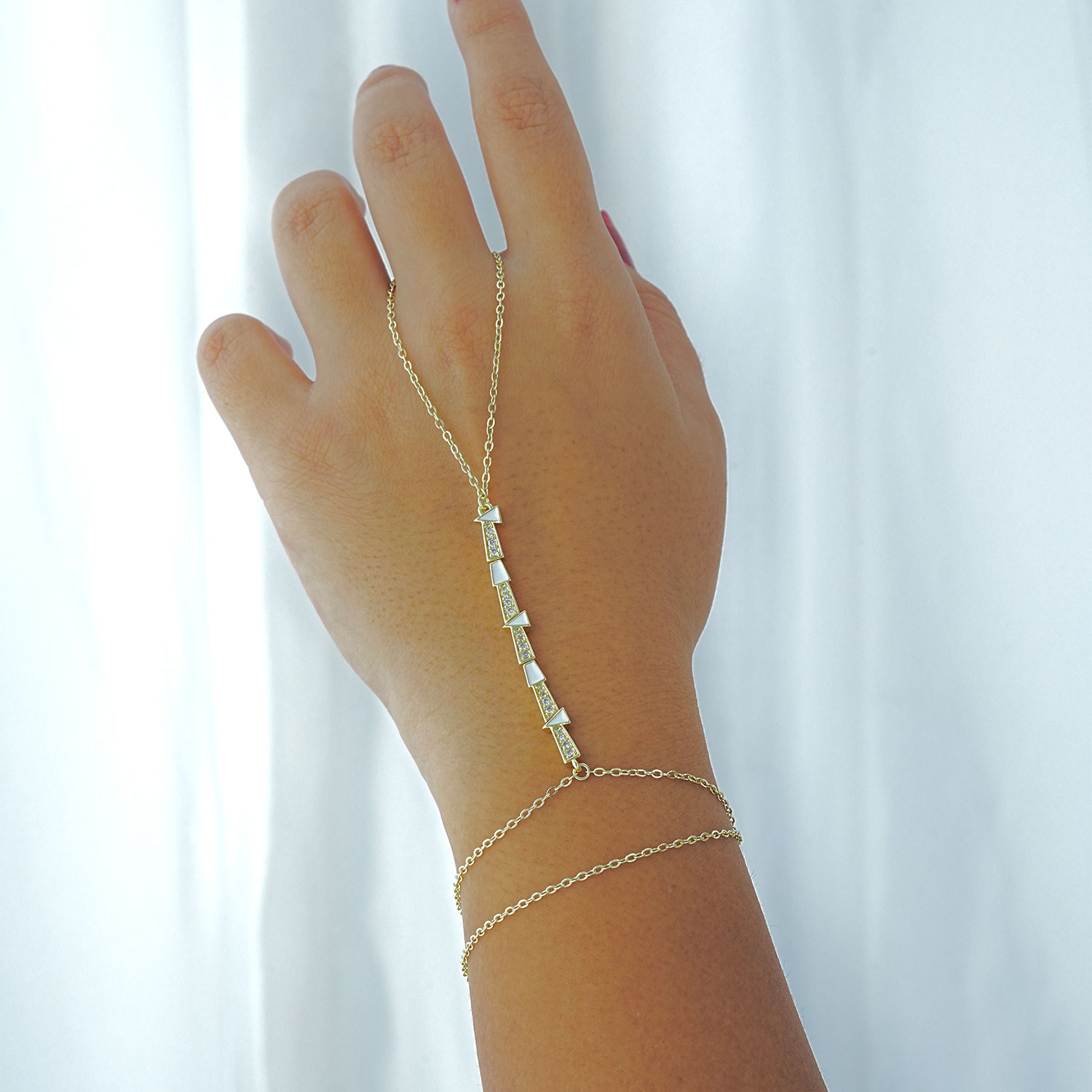 Maral 14 ayar altın rengi beyaz üçgen taşlı şahmeran