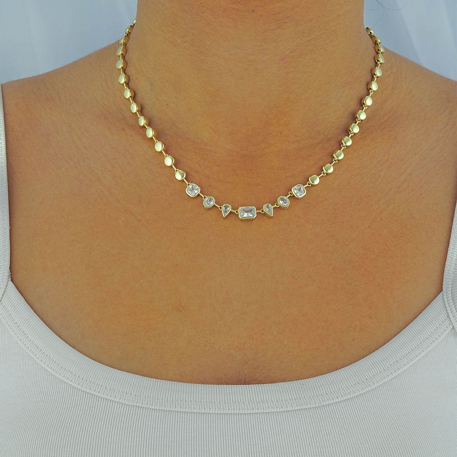 Maral 14 ayar altın rengi fiğür taşlı kolye