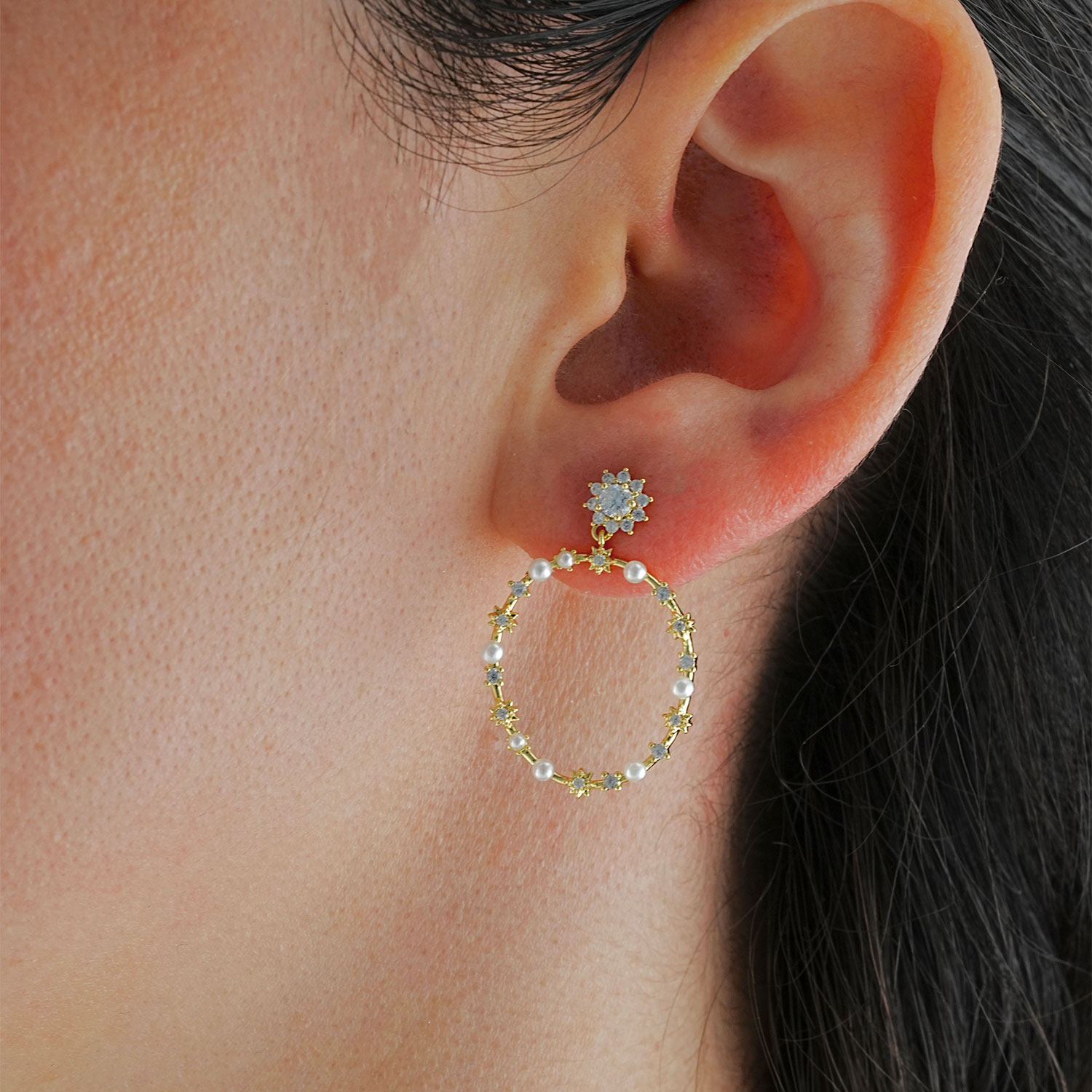 Maral 14 ayar altın rengi inci taşlı oval küpe