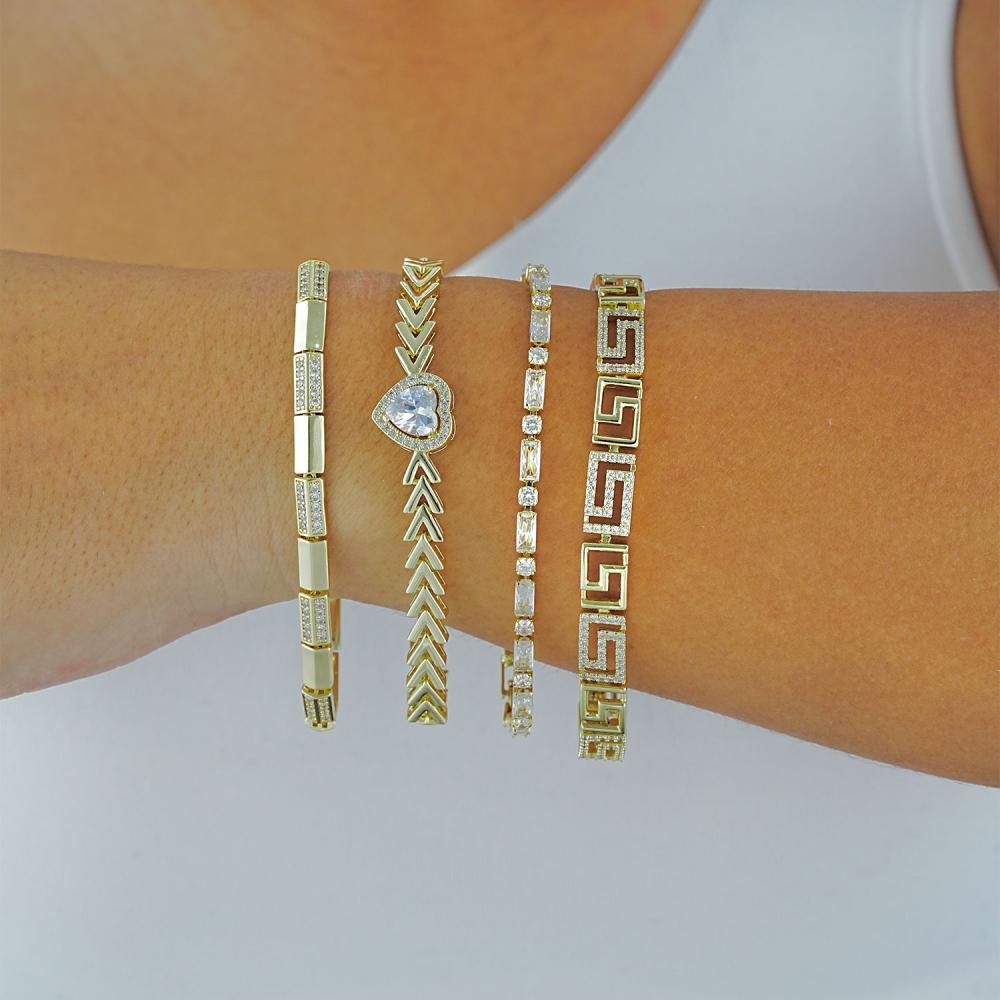 Maral 14 ayar altın rengi kalpli taşlı bileklik