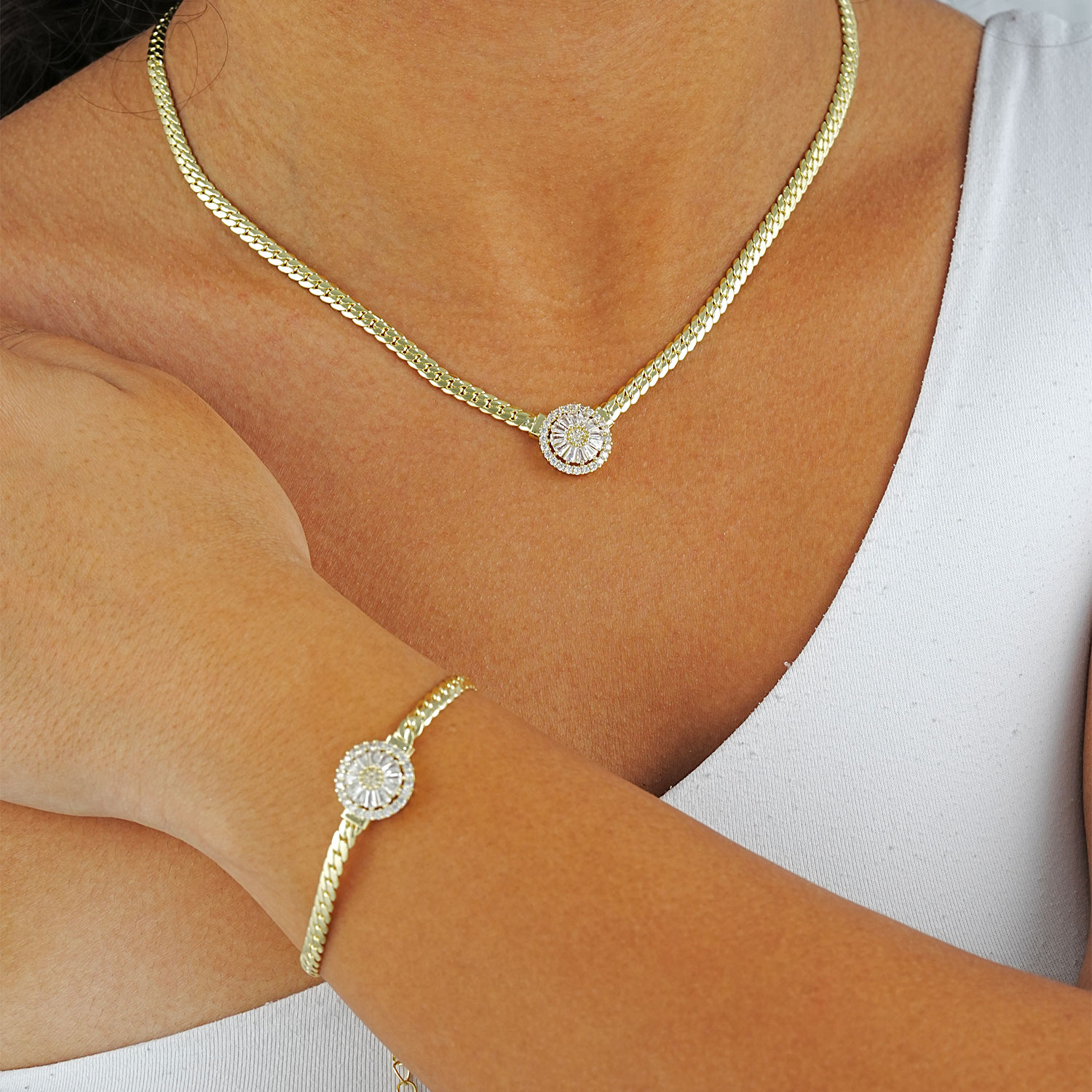 Maral 14 ayar altın rengi kraliçe madalyon set