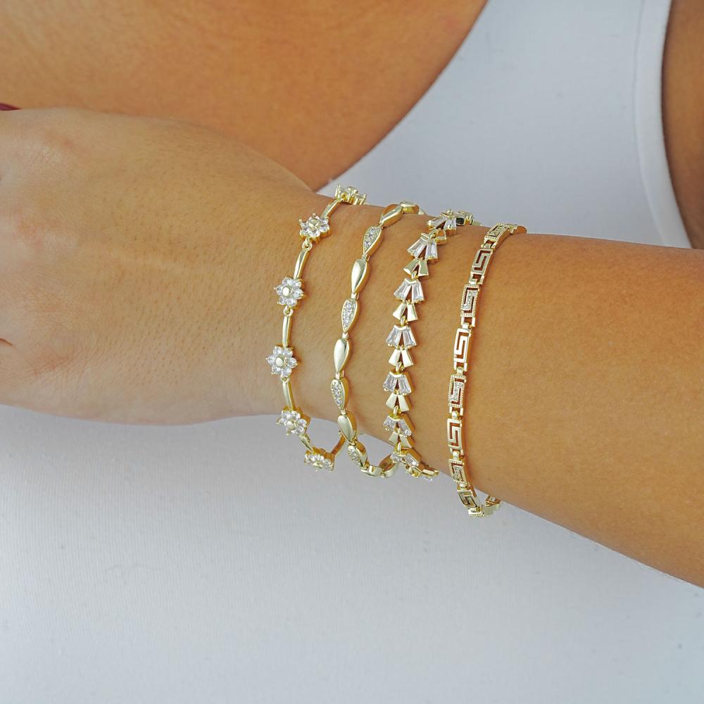 Maral 14 ayar altın rengi taşlı çiçekli bileklik