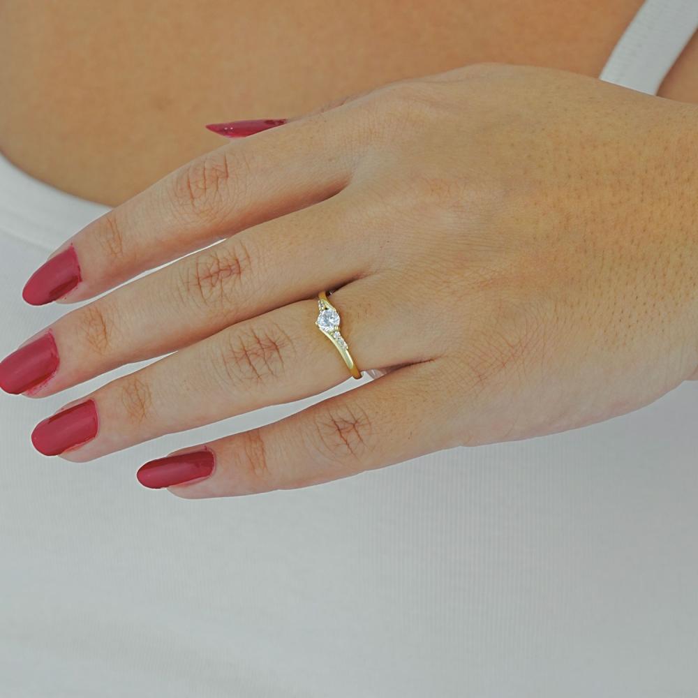 Maral 14 ayar altın rengi yanları taşlı tektaş yüzük